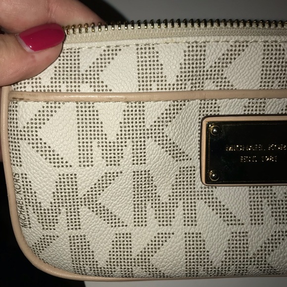 Used MK case - Picture 3 of 3